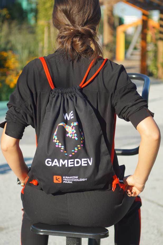 Jak plecaki reklamowe przenoszą marki na wyższy poziom? Poznaj siłę "ruchomych billboardów" 1 DSC06490 1